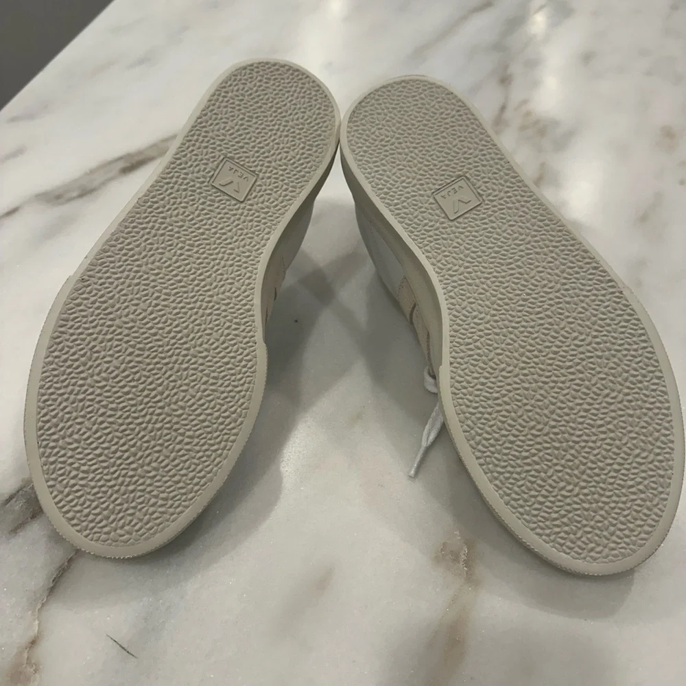 New never worn Veja sneakers - Picture 4 of 6